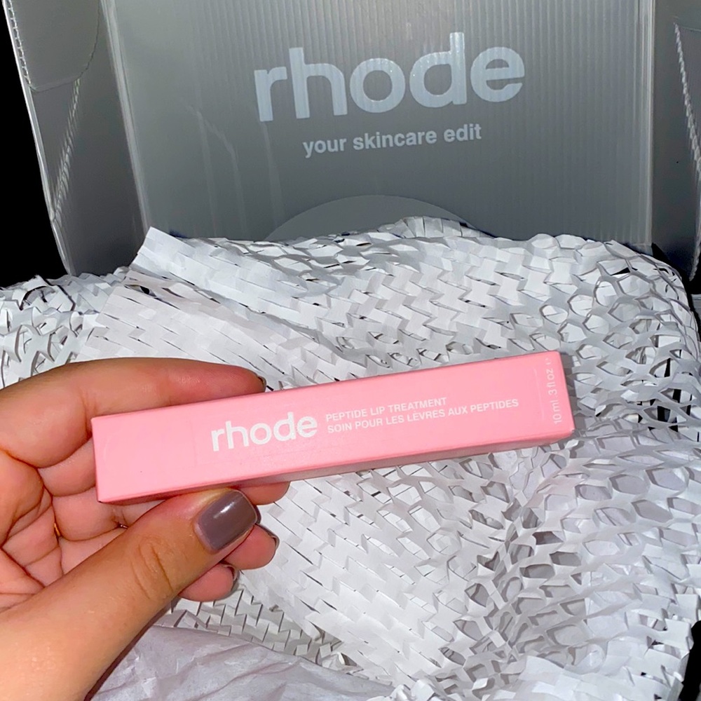 Rhode peptide lip treatment | vanilla cake